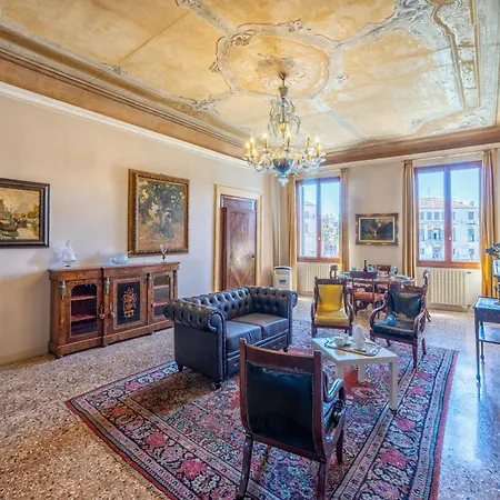 Apartment Gran Canal View - The B Collection Venice
